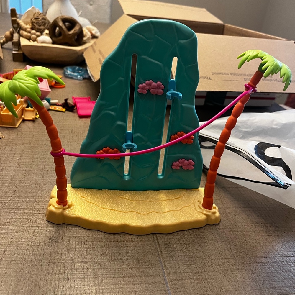 Polly Pocket Island Adventure Playset